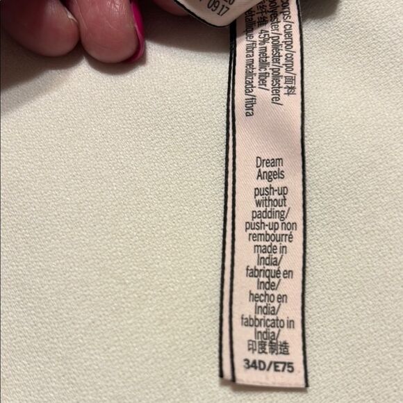 Victoria's Secret Dream Angel Push-Up with underwire/no padding - Picture 4 of 9